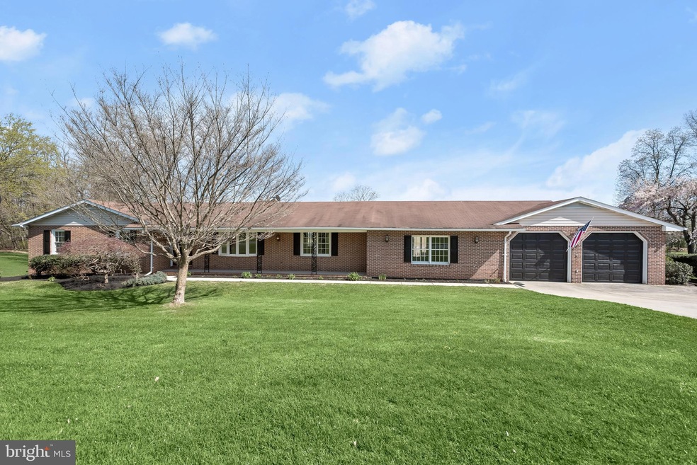 903 Lee Ave, Sykesville, MD 21784 - photo 1