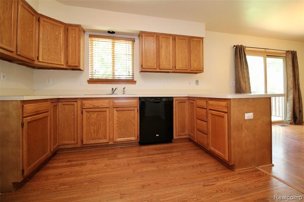 4050 Circle Blvd, West Bloomfield, MI 48323 - photo 1