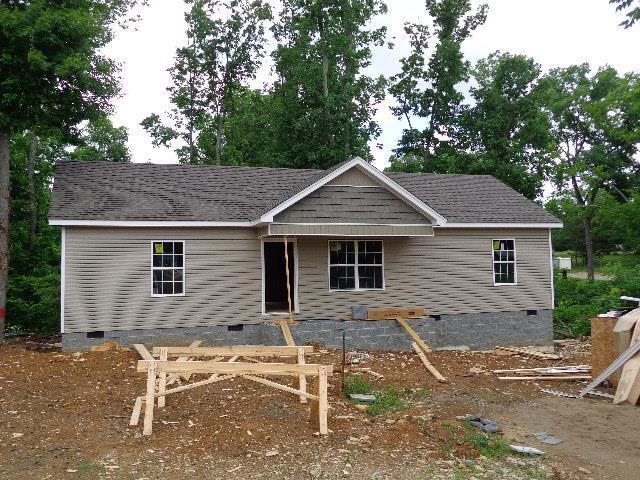 Make this your dream home! Close to school and shopping. Mature trees in back. Lots to offer. Call today!