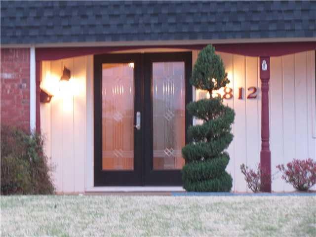 5812 Cheyenne Ct, Warr Acres, OK 73132 - photo 1