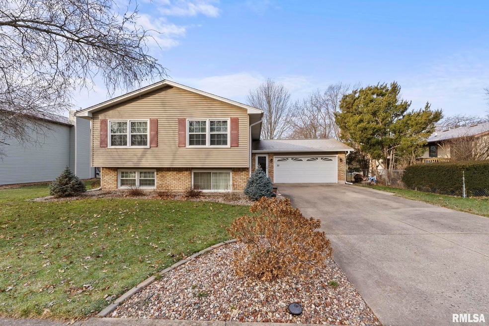 22 Highland Ct, Davenport, IA 52803 - photo 1