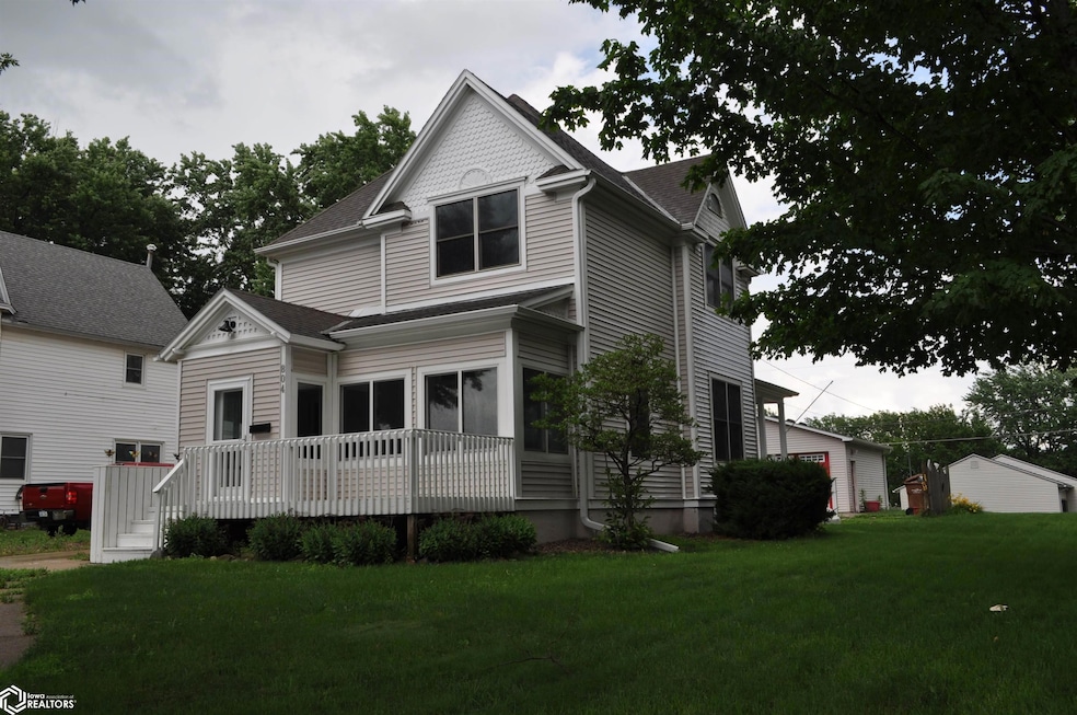 804 N Clark St, Carroll, IA 51401 - photo 1