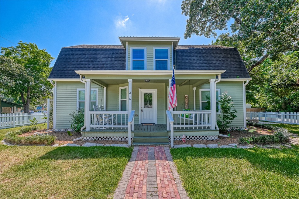 216 S Jackson St, Alvin, TX 77511 - photo 1