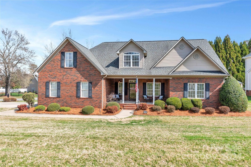 1540 Eden Glen Dr, Dallas, NC 28034 - photo 1