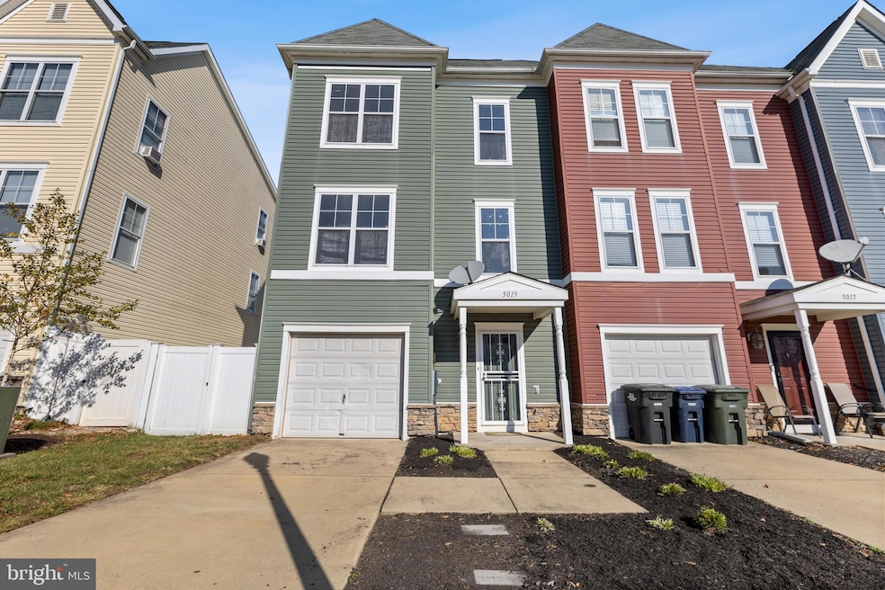 5019 Kimi Gray Ct SE, Washington, DC 20019 - photo 1