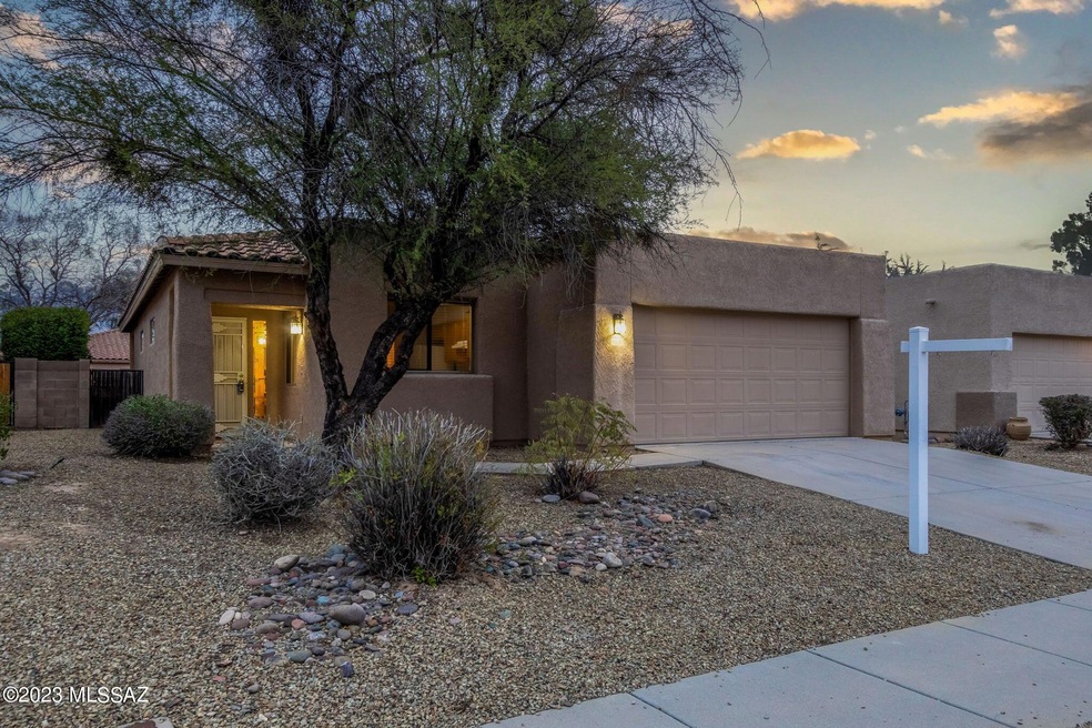 5314 N Mesquite Bosque Way