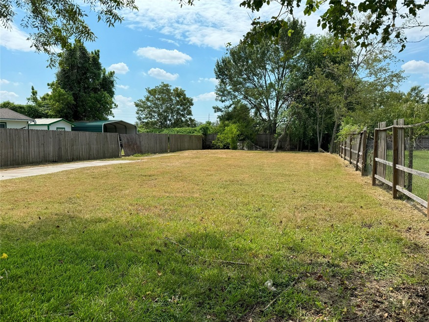 8221 Tower Street Lot