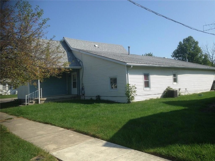 808 Murray St, Wapakoneta, OH 45895 - photo 1