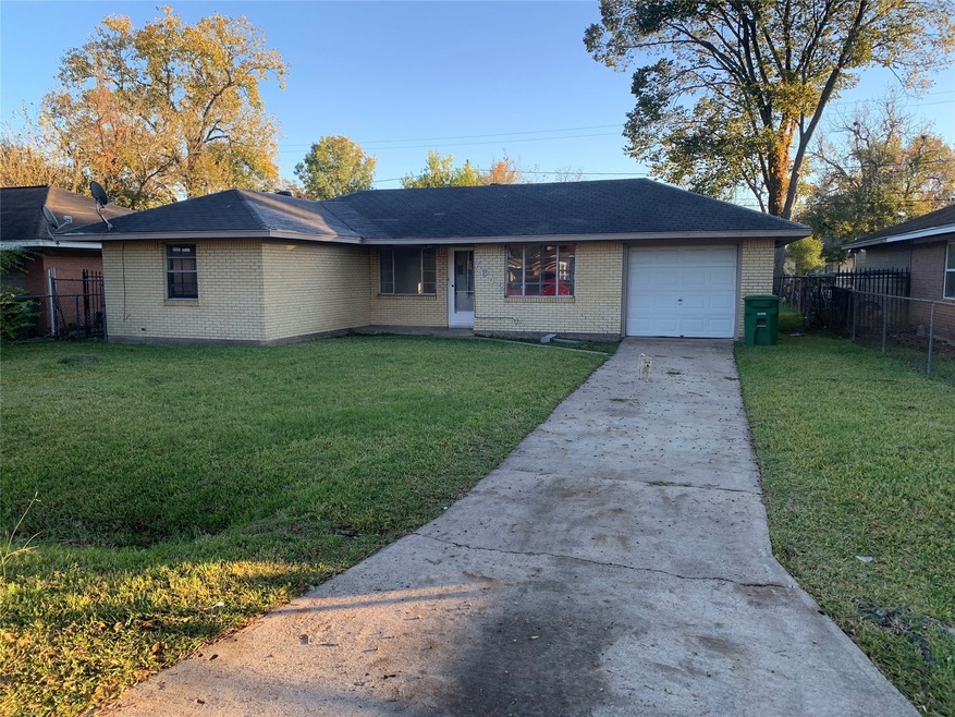 7602 Weyburn St, Houston, TX 77028 - photo 1