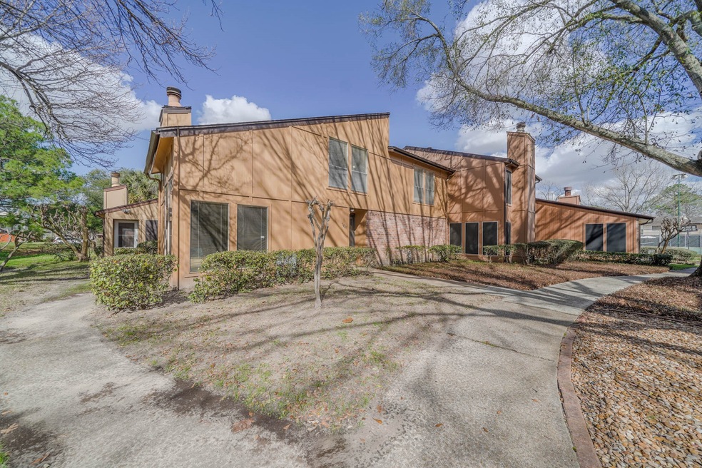 7827 Bateman Ln unit 7827, Houston, TX 77088 - photo 1