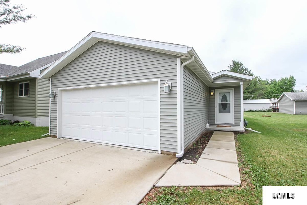 709 Oklahoma Ave, Lincoln, IL 62656 - photo 1