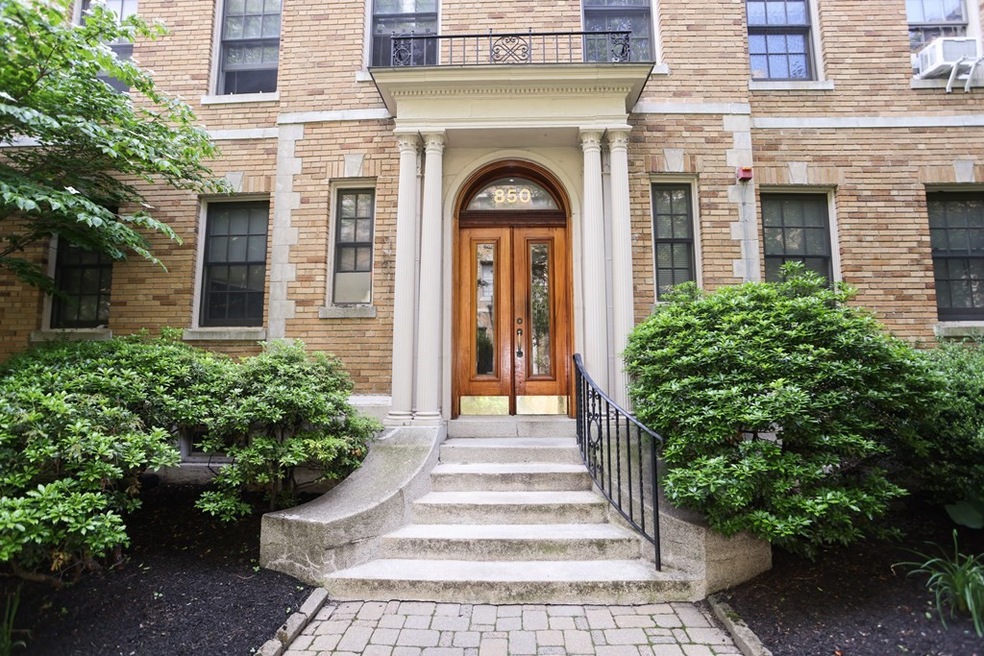 850 Massachusetts Ave unit 4, Cambridge, MA 02139 - photo 1
