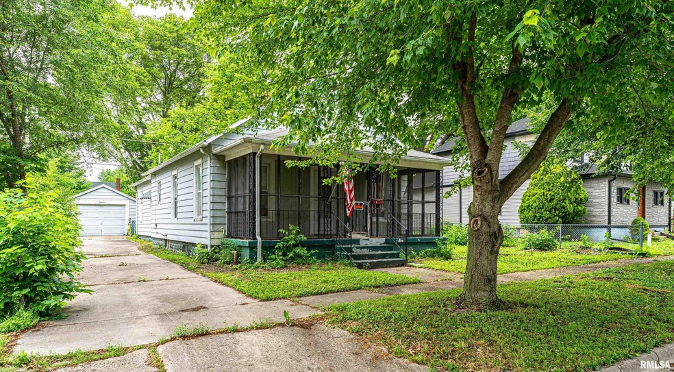 310 4th St, Lincoln, IL 62656 - photo 1