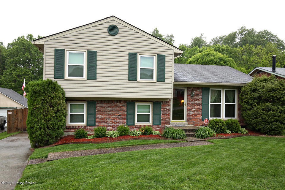 8410 Cloverport Dr, Louisville, KY 40228 - photo 1