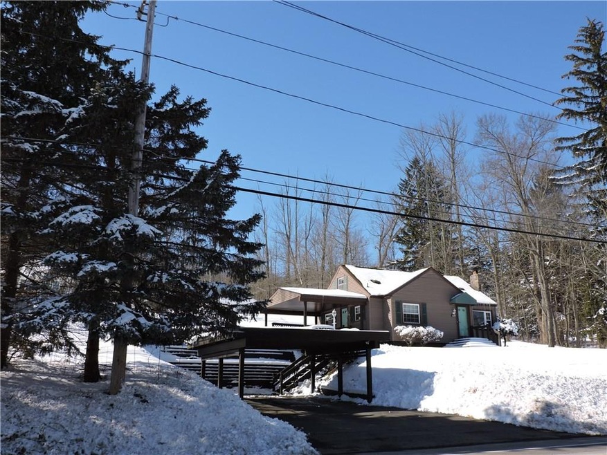 Front of home facing the lake.