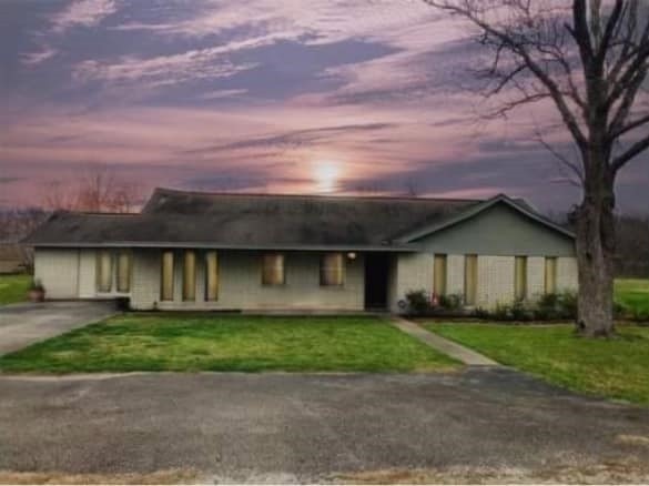 211 Upper Colorado Dr, Bay City, TX 77414 - photo 1