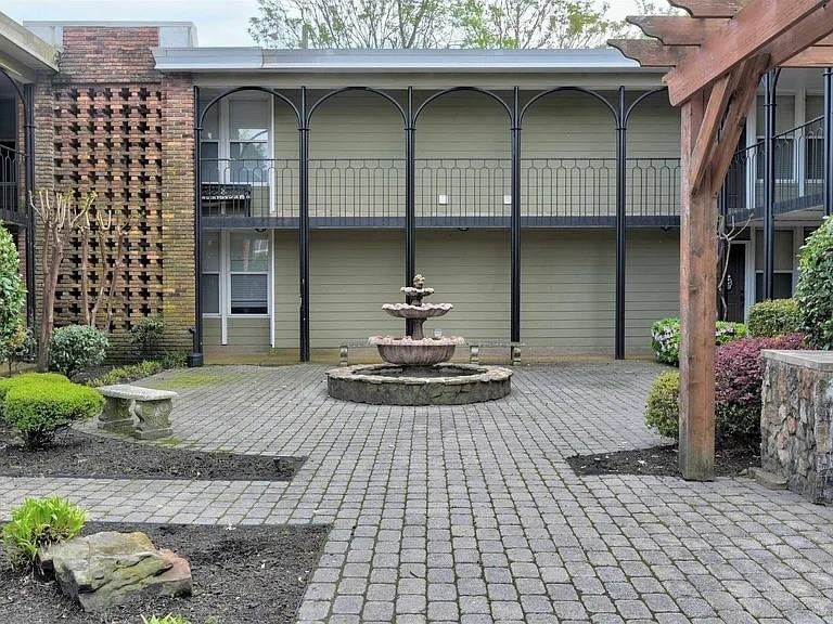 210 S Mclean Blvd, Memphis, TN 38104 - photo 1