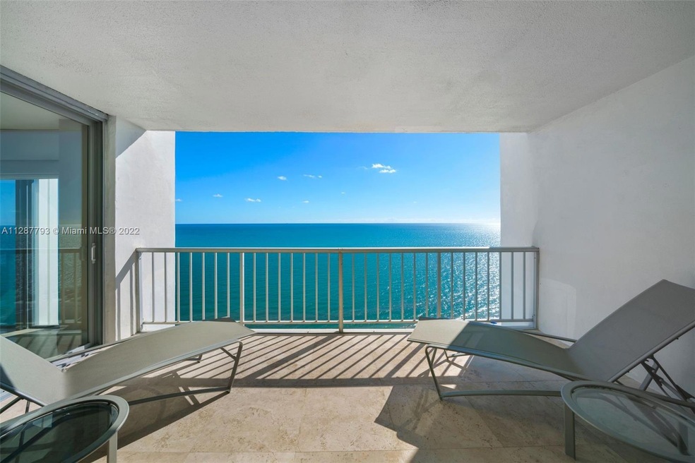 Spectacular, direct ocean and beach views!
