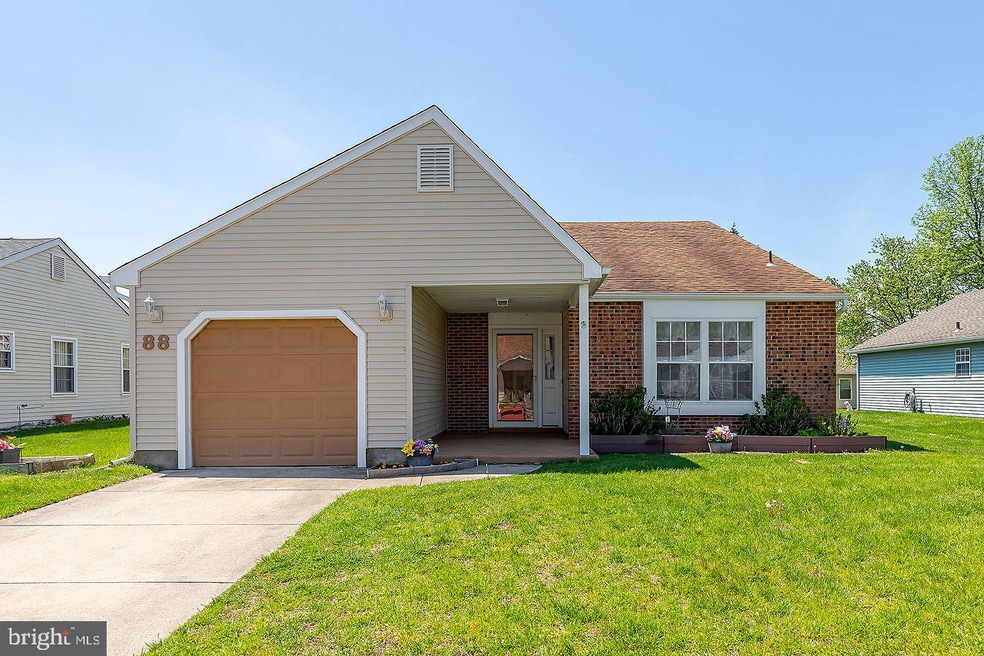 88 Knollwood Dr, Woodbury, NJ 08096 - photo 1