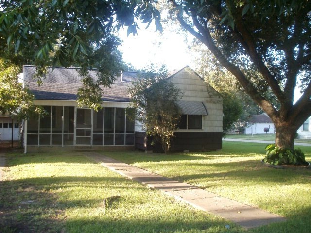 3219 8th St, Bay City, TX 77414 - photo 1