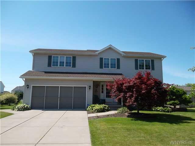 Exterior Front 10 Vililage View, Lancaster, NY - e