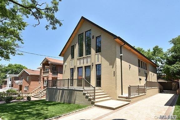 58-35 256th St, Little Neck, NY 11362 - photo 1