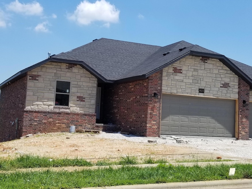 821 E Crystal Ave, Nixa, MO 65714 - photo 1