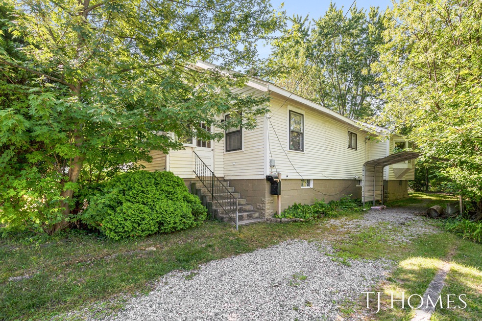 408 Elmdale St NE, Grand Rapids, MI 49525 - photo 1