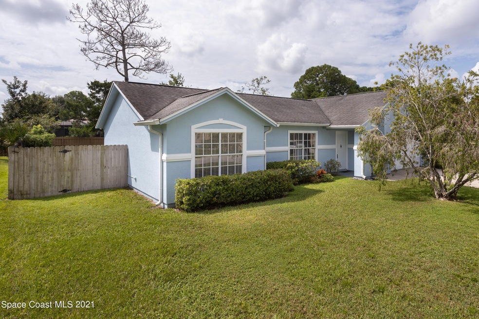 5585 Hemsing St-11