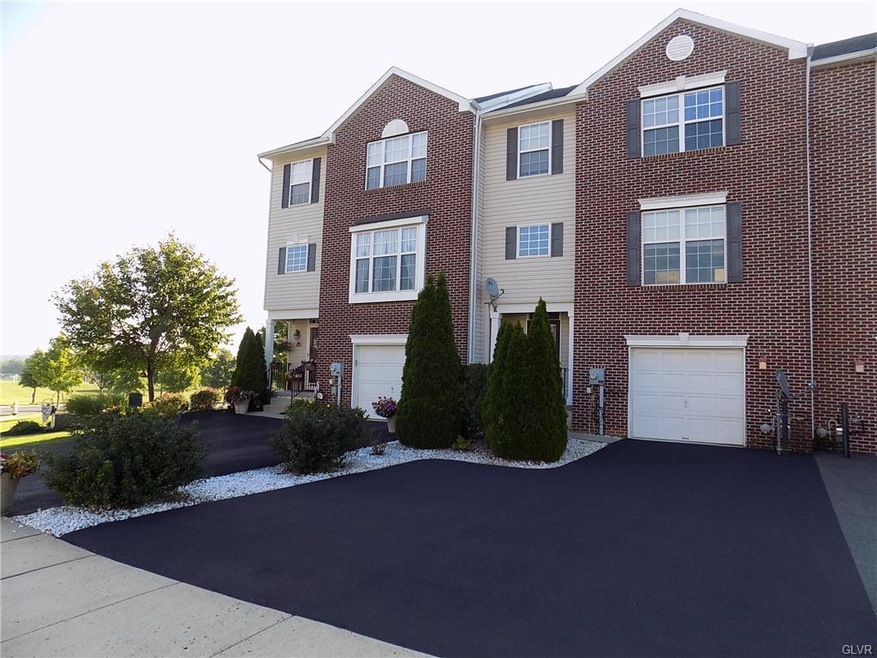 5571 Spring Ridge Dr W, Macungie, PA 18062 - photo 1