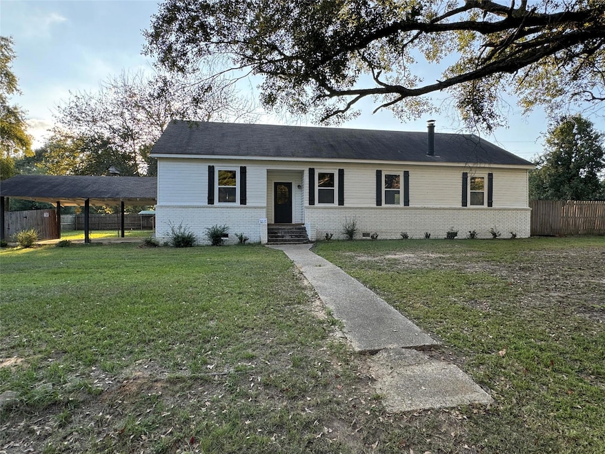 View of front of property featuring a front yard a