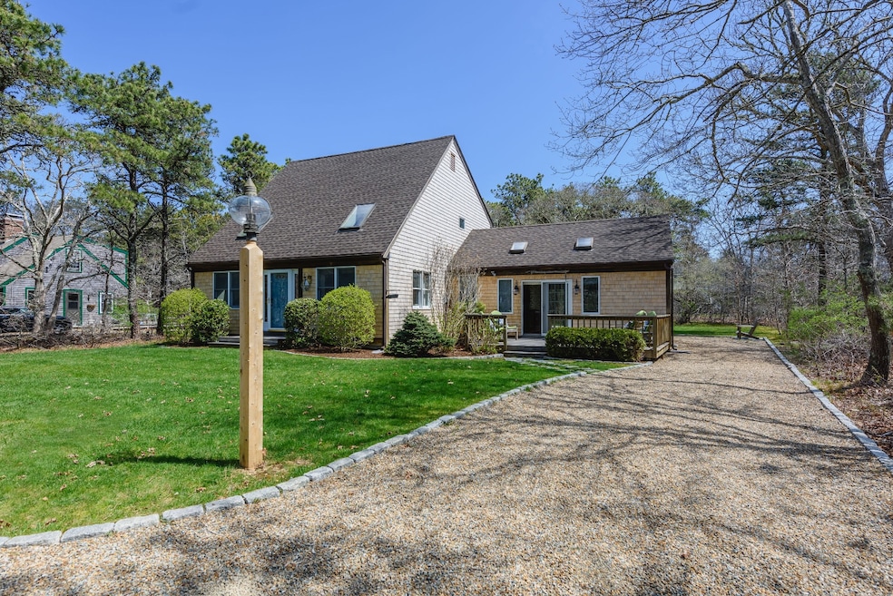 21 Vickers St, Edgartown, MA 02539 - photo 1