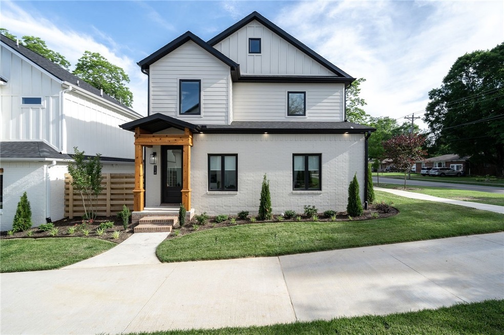 114 NW Oz Village Dr, Bentonville, AR 72712 - photo 1