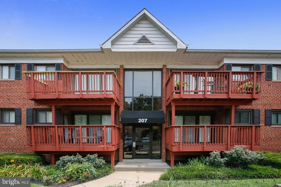207 Skyhill Rd unit 6, Alexandria, VA 22314 - photo 1