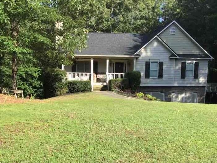 View of front of property featuring a front yard a