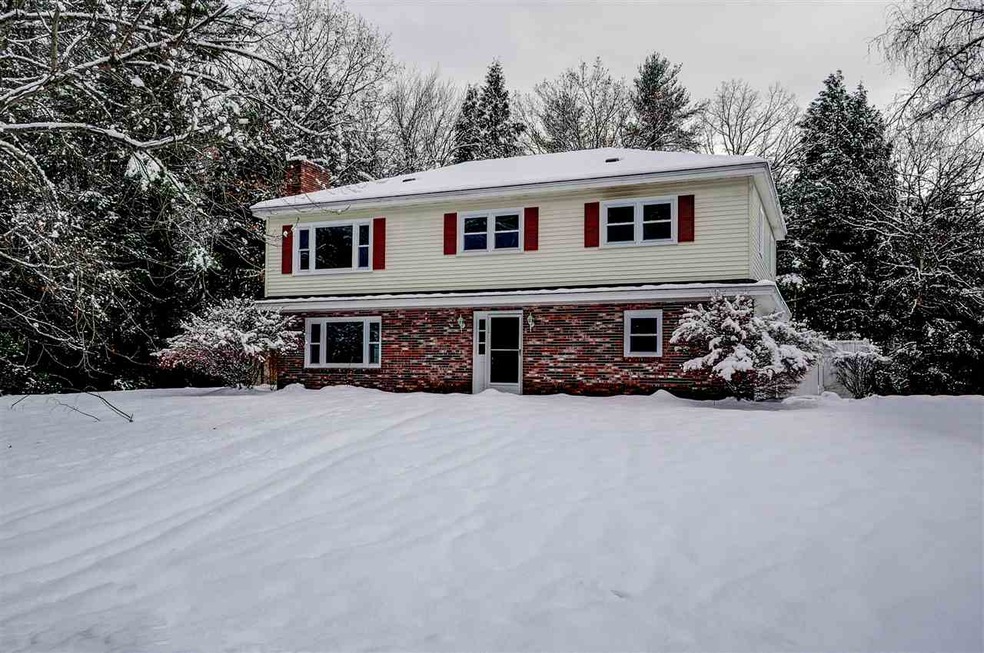 33 W Yellowstone Dr, Londonderry, NH 03053 - photo 1