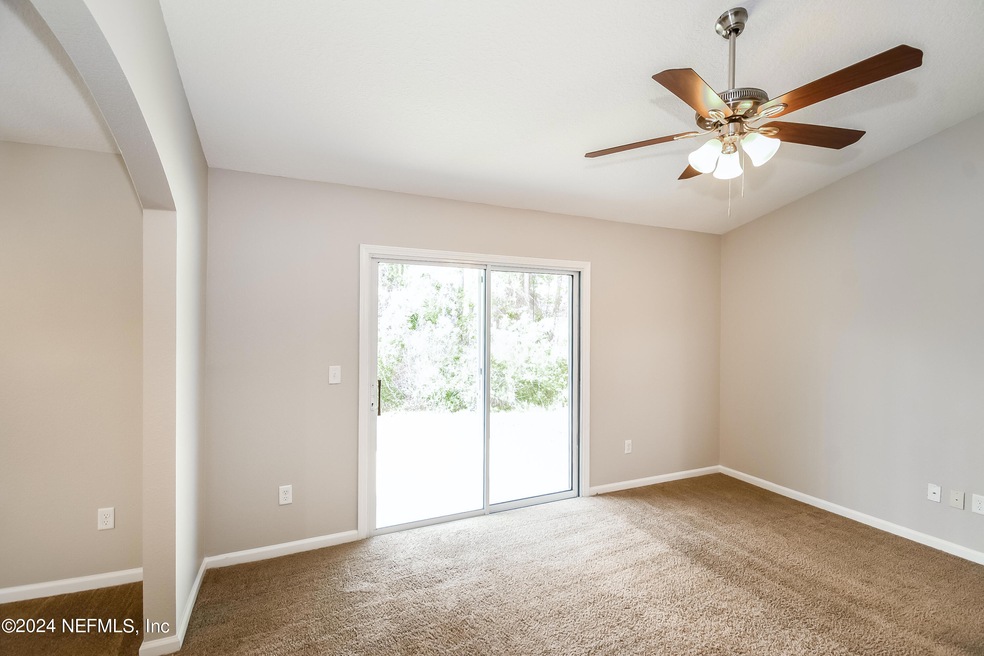 002-photo-living-room-13507504