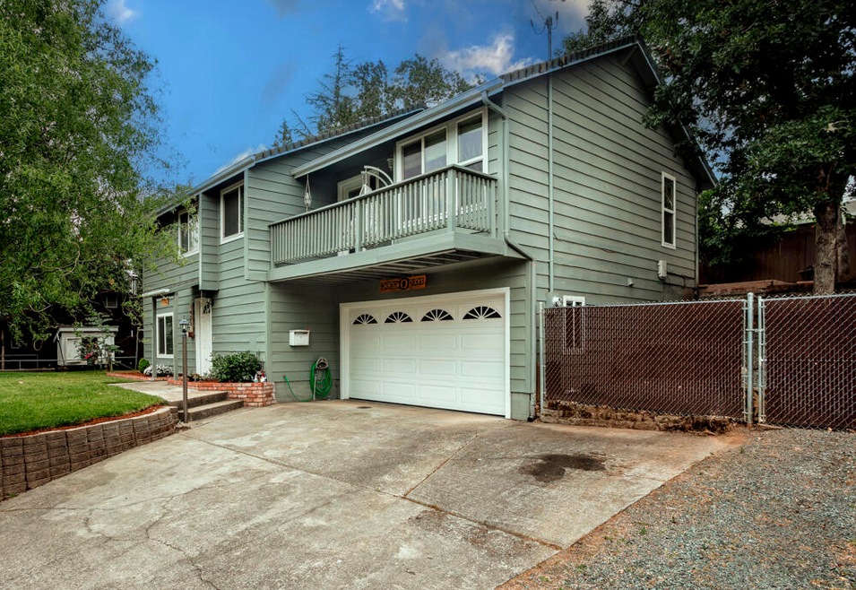 1405 GILBERT WAY 97526 003