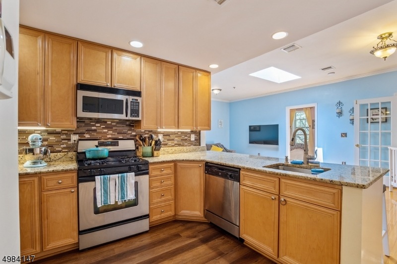 515 Gregory Ave 12 unit 12, Weehawken Twp., NJ 07086 - photo 1