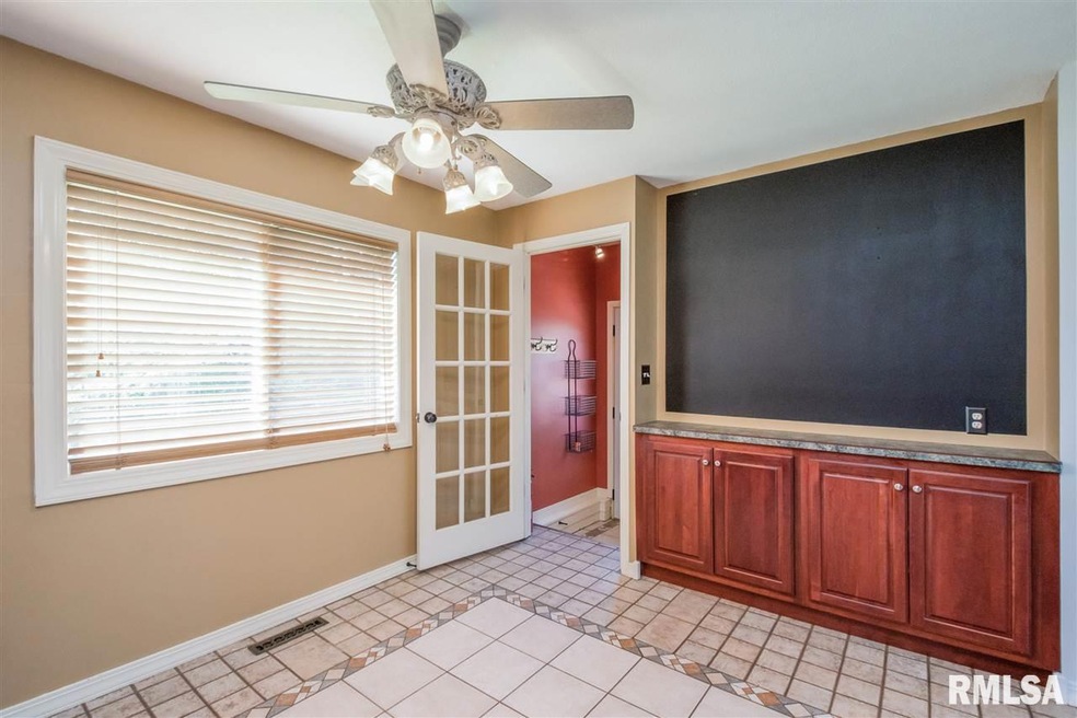 7414 Pacific St, Davenport, IA 52806 - photo 1