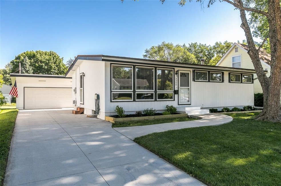 3300 H Ave NW, Cedar Rapids, IA 52405 - photo 1