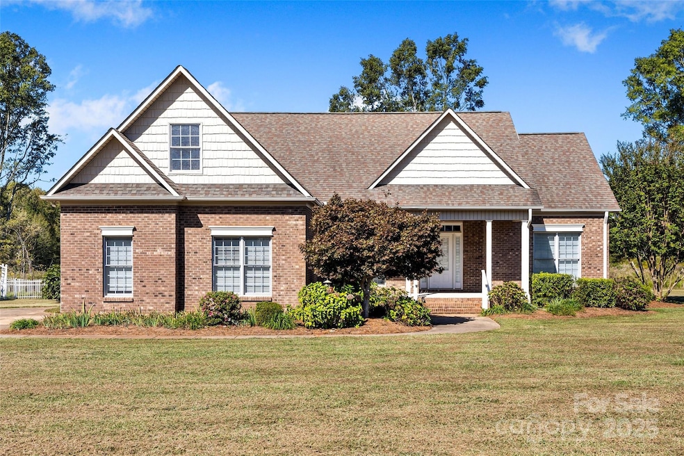 310 Clarendon Estates Dr, Clover, SC 29710 - photo 1