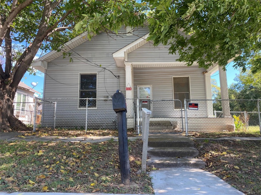 1124 N Culberson St, Gainesville, TX 76240 - photo 1