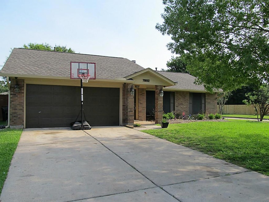 7902 Log Hollow Dr, Houston, TX 77040 - photo 1