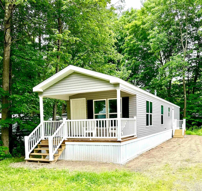 17 Franklin St, Lincoln, NH 03251 - photo 1