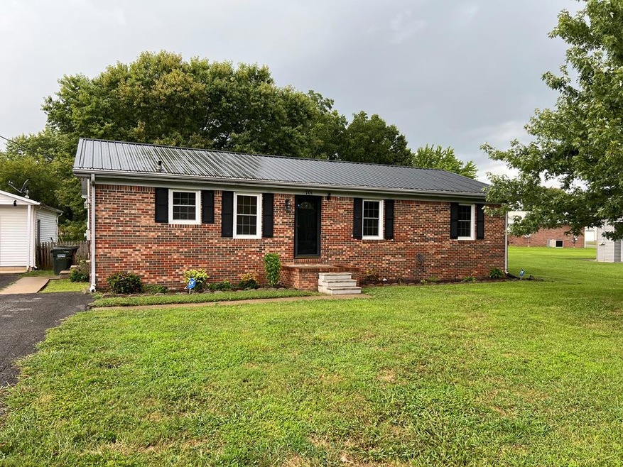 701 Pineridge Dr, Hopkinsville, KY 42240 - photo 1