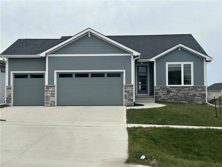 9639 Watermeadow Cir, Johnston, IA 50131 - photo 1