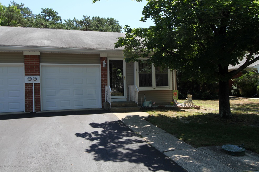 Welcome To 17-b Columbus Blvd