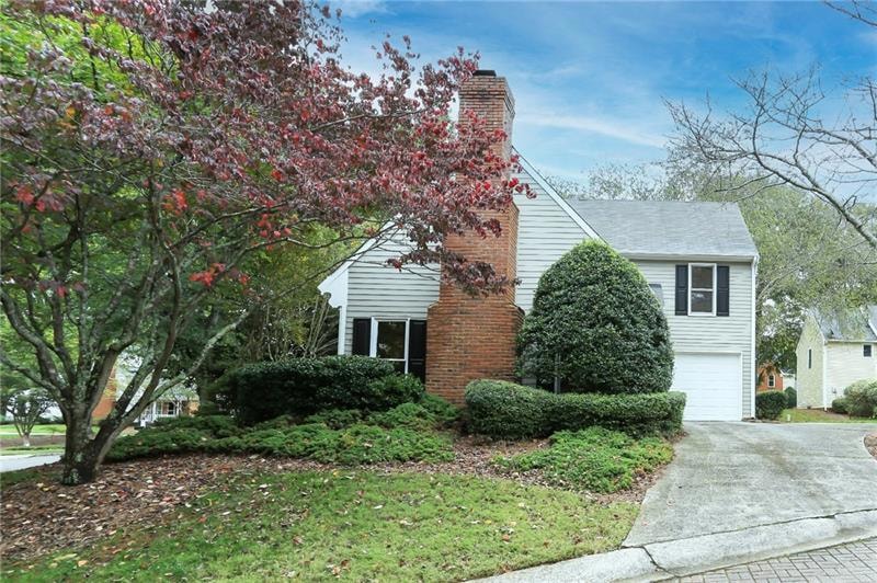 301 Roswell Green Ln, Roswell, GA 30075 - photo 1