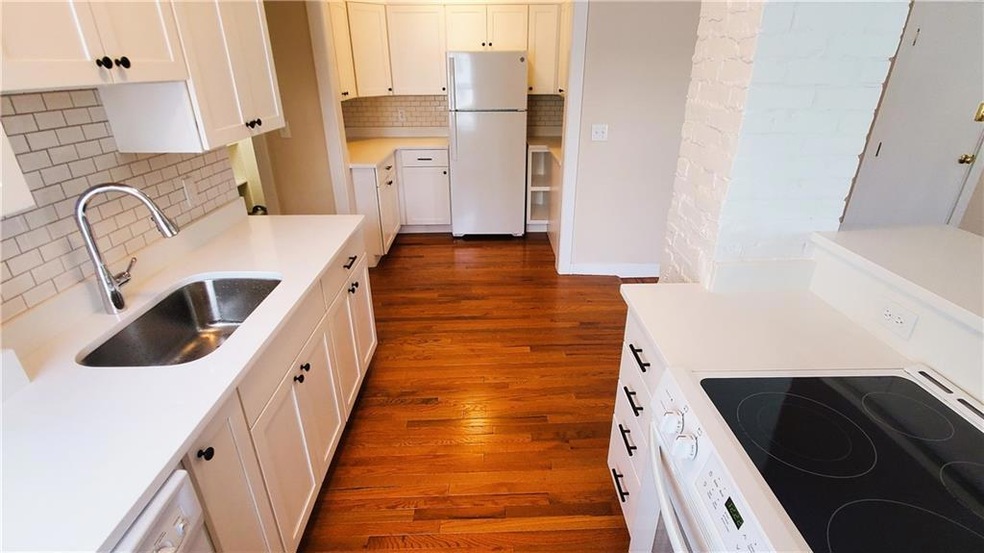 14 Brinley St unit 1, Newport, RI 02840 - photo 1